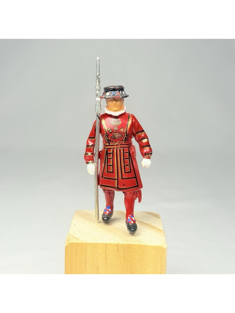 1986 Britains Ltd London Beefeater Guard Lead Soldier Made in England 2.5" Tall